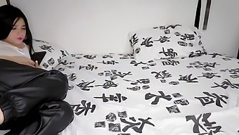 Teen Sex Party Se Promění V Domácí Porno S Lízáním Análu A Výstředním Chováním