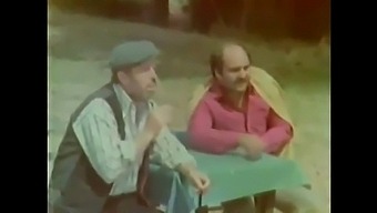 Vintage Türkische Ehefrauen Erkunden Ihre Sexuellen Wünsche Im Klassischen Video