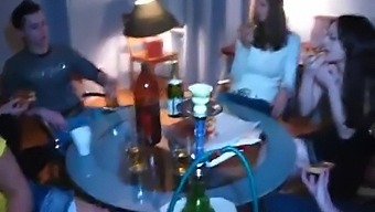 Teen Amatérka Je Chycena A Tvrdě Prcána