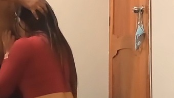 Min Svägerska Med En Stor Rumpa Längtar Efter Sex Och Ber Mig Tillfredsställa Henne Med Min Hårda Kuk Och Mjölk