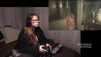Schau Dir Einen Sexy Striptease An, Während Du Resident Evil 2 Spielst, Teil 2