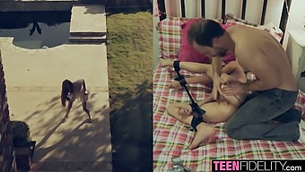 Dvojitá Osobnost Avy Parker: Od Submisivní K Dominantní V Bdsm