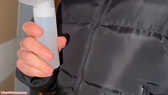 Nevlastní Syn Zažívá První Veřejné Setkání V Koupelně Se Svou Nevlastní Matkou